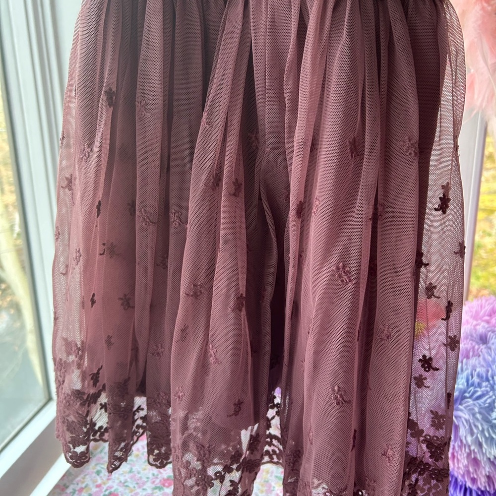 Like new lace mid thigh skirt
